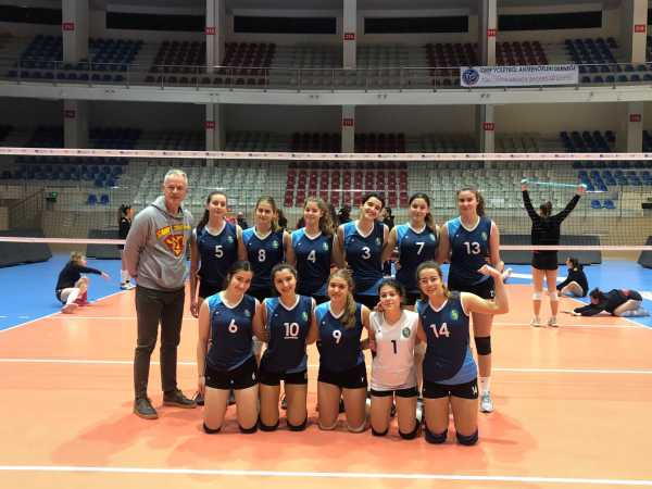 Kız Voleybol B Takımı Galibiyeti
