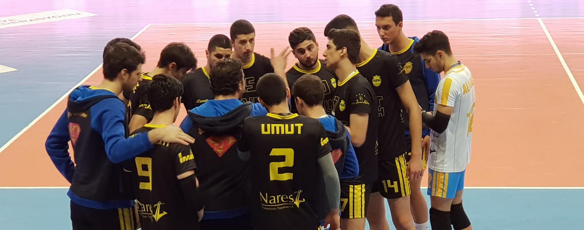Voleybol takımımız Milas Belediye Spor&#039;u 3-2 mağlup ederek liderliğini korudu.