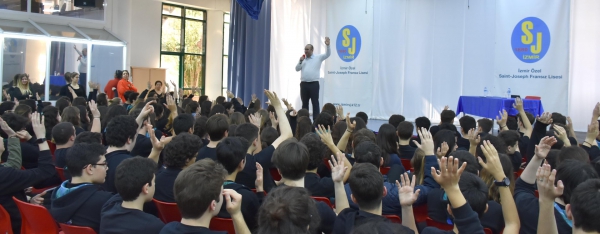 Kariyer Danışmanı Nur Erdem ÖZENER Okulumuzda öğrencilerimize konferans verdi