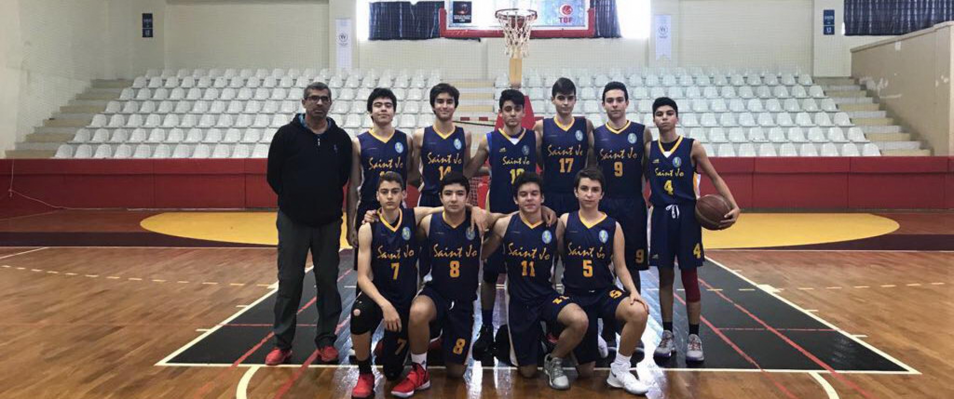 Okulumuzun Basketbol B takımı, Özel Bornova Koleji&#039;ni 77-29 yendi.