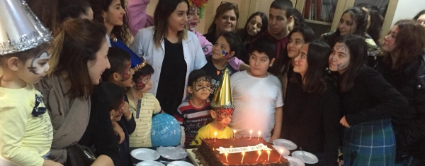İzmir Tepecik Araştırma ve Eğitim Hastanesinde tedavi gören çocuklarla birlikte yeni yıllarını kutladık.